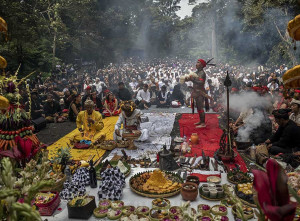 Upacara Adat Sunda Nusantara Sabuana Ngertakeun Bumi Lamba ke-17