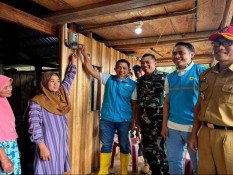 Puluhan Tahun Pakai Lampu Minyak, Warga di Sinjai Akhirnya Nikmati Listrik