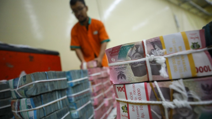 Rupiah Dibuka Terjungkal ke Level Rp16.454 saat Dolar AS Melesat