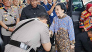 Momen Kapolri Listyo Sigit Cium Tangan Megawati saat Hadiri HUT ke-100 Istri Hoegeng