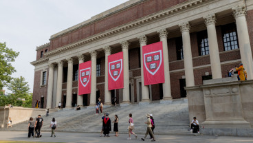 S&P Sebut Harvard Aman dari 'Ancaman' Trump karena Kantongi Peringkat Kredit AAA