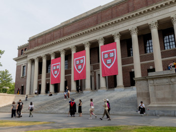 S&P Sebut Harvard Aman dari 'Ancaman' Trump karena Kantongi Peringkat Kredit AAA