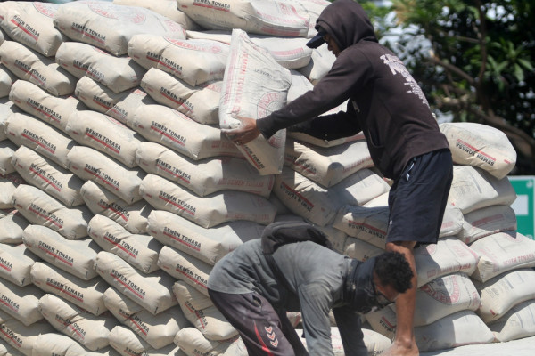Alarm Biaya Manufaktur Emiten Semen (SMGR & INTP) saat Kebijakan Zero ODOL Berlanjut