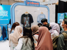 Kala Botol Plastik Disulap jadi Baju dan Sepatu