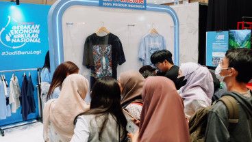 Kala Botol Plastik Disulap jadi Baju dan Sepatu
