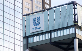 Mereka yang Melawan Arah di Saham Unilever (UNVR)