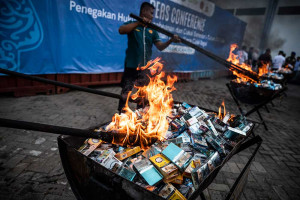 Bea Cukai Musnakan 64,5 Juta Batang Rokok Ilegal di Jawa Tengah