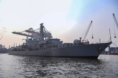 Kapal Angkatan Laut Kerajaan Inggris (HMS) Richmond Singgah di Indonesia