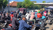 Antrean Masih Mengular di Samsat Sumber Jelang Akhir Program Pemutihan Pajak