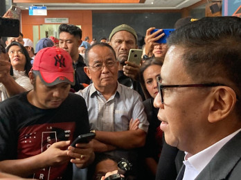 Momen Berpelukan Hasto Kristiyanto dan Said Didu di PN Tipikor Usai Sidang Diskors