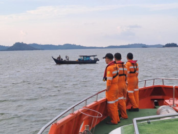 Kapal Tim Sepakbola Tenggelam di Selat Nenek Batam, Tim SAR Masih Cari Tiga Korban