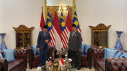 Prabowo Sambut Kedatangan PM Anwar, Satu Mobil ke Istana Negara