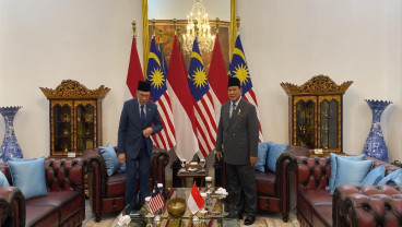 Prabowo Sambut Kedatangan PM Anwar, Satu Mobil ke Istana Negara