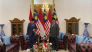 Prabowo Sambut Kedatangan PM Anwar, Satu Mobil ke Istana Negara