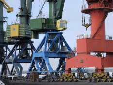 Mengintip Kesibukan Pelabuhan Pevek di Jalur Beku Laut Siberia Timur Rusia