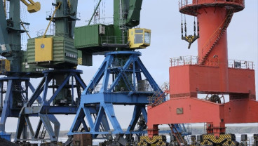 Mengintip Kesibukan Pelabuhan Pevek di Jalur Beku Laut Siberia Timur Rusia