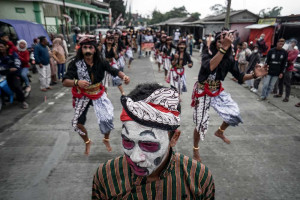Kesenian Warga di Lereng Gunung Merapi dan Merbabu