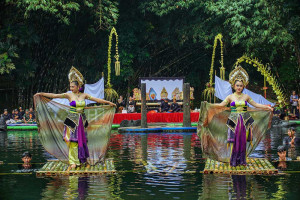 Prosesi Ruwat Air di Wisata Tirtosari View Lumajang Jawa Timur
