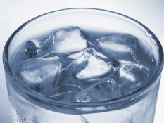 Apakah Minum Air Dingin Berbahaya untuk Kesehatan?