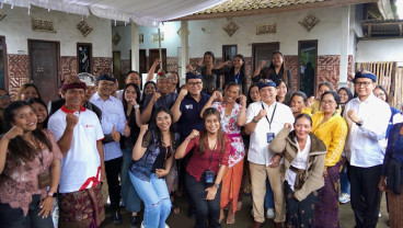 Wamen BUMN Kunjungi Nasabah PNM Mekaar di Desa Ulian Bali
