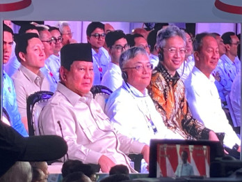 Momen Prabowo Kaget Lihat Tommy Winata saat Peresmian Pabrik Baterai di Karawang