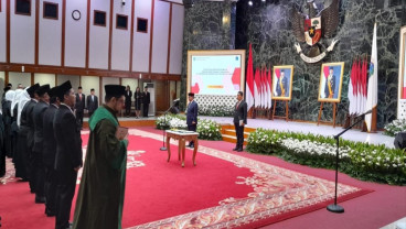 Pramono Lantik 100 Pejabat Fungsional, Mayoritas dari Dinas Pendidikan