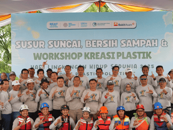 PTBA Jaga Lingkungan Lewat Susur Sungai dan Workshop Ending Plastic Pollution