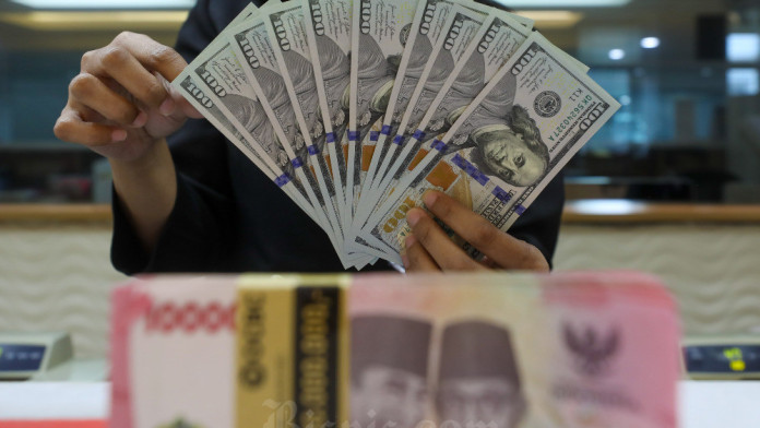 Rupiah Ditutup Melemah ke Level Rp16.238 per Dolar AS