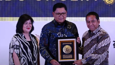 Dirut Bank Mandiri Darmawan Junaidi Raih CEO of The Year Bisnis Indonesia Awards 2025