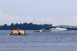 Rumah Apung Nelayan di Batam Menganggu Jalur Pelayaran Internasional