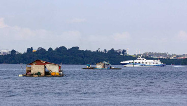 Rumah Apung Nelayan di Batam Menganggu Jalur Pelayaran Internasional