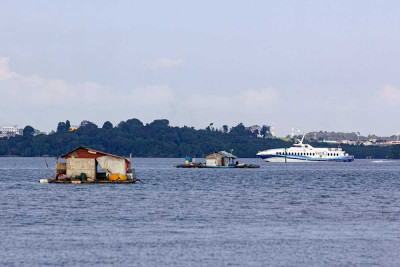 Rumah Apung Nelayan di Batam Menganggu Jalur Pelayaran Internasional