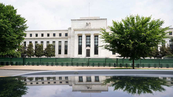 The Fed Waspadai Tekanan Inflasi Berkepanjangan akibat Dampak Tarif Bertahap