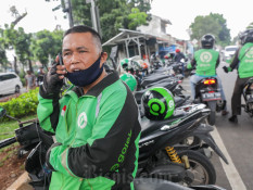 Rencana Tarif Ojol Naik 8%-15%: Driver Girang, Konsumen Meradang