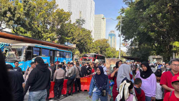 DLH Jakarta Kerahkan 1.262 Petugas Kebersihan di Acara HUT ke-79 Bhayangkara di Monas