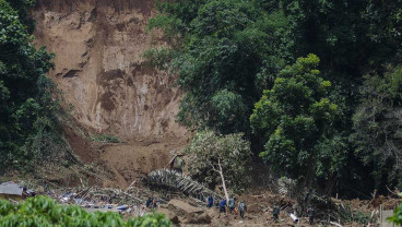 Dua Petani Hilang Akibat Longsor di Tasikmalaya, Tim SAR Masih Lakukan Pencarian
