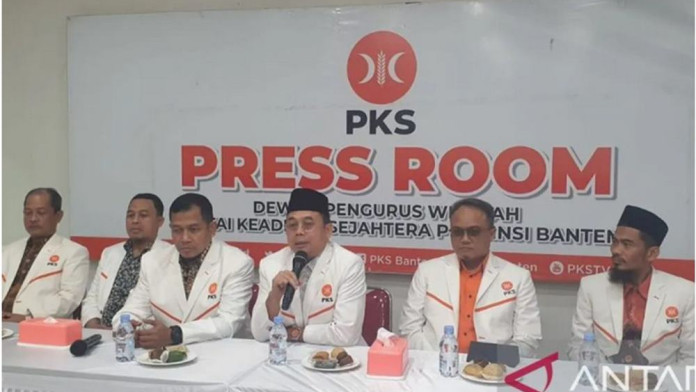 Viral Titip Siswa di SPMB, Budi Rela Dicopot dari Wakil Ketua DPRD Provinsi Banten