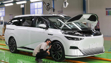 Grup Erajaya & XPeng Resmi Mulai Perakitan Perdana Mobil Listrik di Indonesia