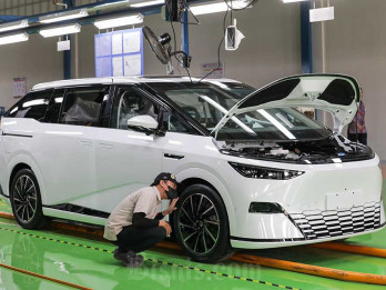 Grup Erajaya & XPeng Resmi Mulai Perakitan Perdana Mobil Listrik di Indonesia