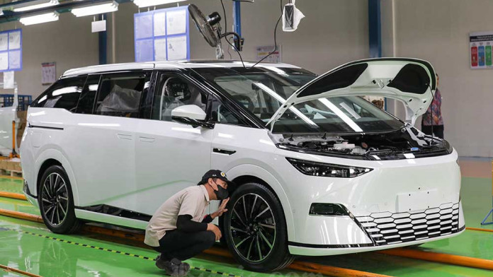 Grup Erajaya & XPeng Resmi Mulai Perakitan Perdana Mobil Listrik di Indonesia