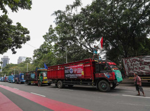 Ratusan Sopir Truk Gelar Aksi Menolak Pelarangan Truk Odol