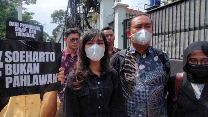 Koalisi Masyarakat Sipil Tuntut Fadli Zon Minta Maaf hingga Tolak Gelar Pahlawan Soeharto