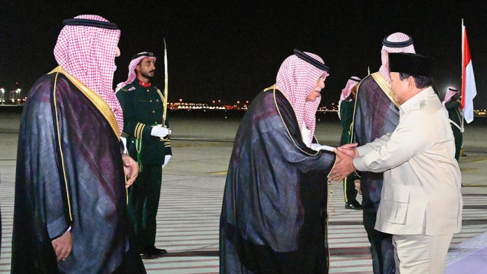 Prabowo Disambut Hangat Putra Mahkota Mohammed bin Salman di Istana Al-Salam Jeddah