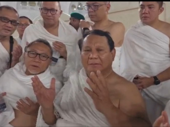 Potret Prabowo Umrah Bareng Menteri di Sela Kunjungan ke Arab Saudi