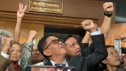 Momen Hasto Kepalkan Tangan dan Teriakkan Merdeka Usai Dituntut 7 Tahun Penjara