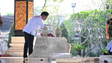 DPR Kirim Sinyal Soal Surat Pemakzulan Gibran, Luhut Jenguk Jokowi