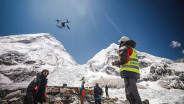 Ini Cara Teknologi Drone Bersihkan Tumpukan Sampah di Lereng Gunung Everest