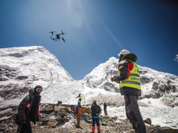 Ini Cara Teknologi Drone Bersihkan Tumpukan Sampah di Lereng Gunung Everest