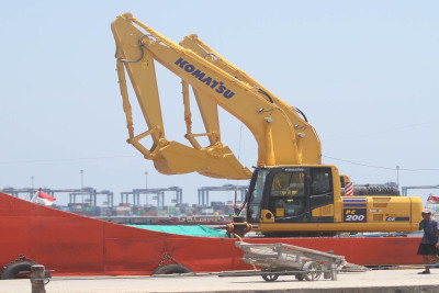 Tekanan Ganda Saham United Tractors (UNTR) Dihantam Batu Bara dan Prospek Alat Berat