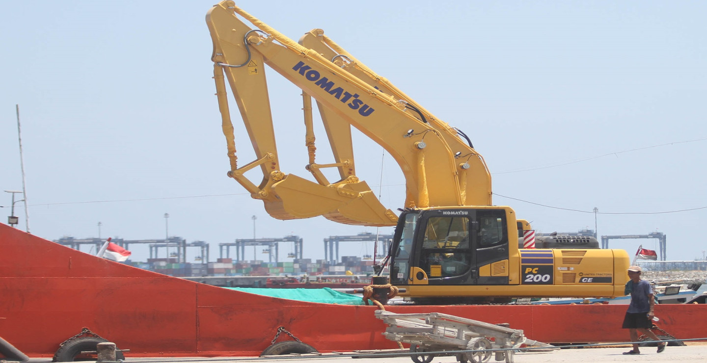 Tekanan Ganda Saham United Tractors (UNTR) Dihantam Batu Bara dan Prospek Alat Berat